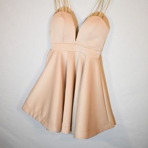 Selfie Leslie v-neck sweetheart dress